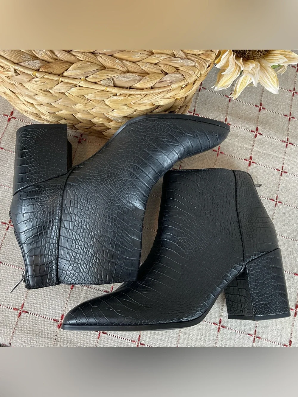 Steve Madden “Julianna” Black Croco Embossed Ankle Boots Size 10 Bootie